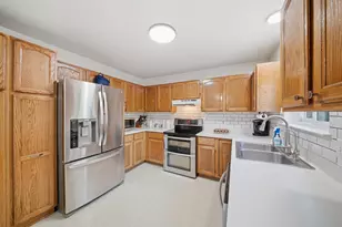 9460 Wildwood Lake Dr, Whitmore Lake, MI 48189 - Photo 11