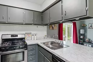 38212 N Rickham Ct, Westland, MI 48186 - Photo 11