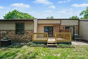 2631 Chatham Woods Dr SE, Grand Rapids, MI 49546 - Photo 19
