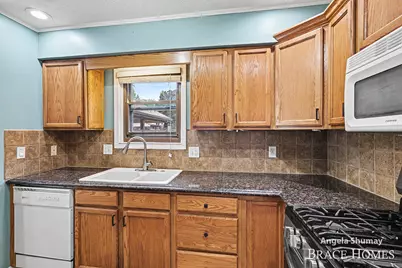 2631 Chatham Woods Drive SE, Grand Rapids, MI 49546 - Photo 3