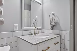 546 Parkland Dr, Rochester Hills, MI 48307 - Photo 35