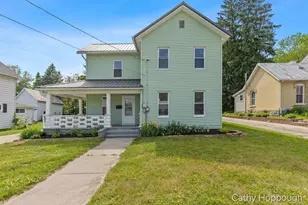 641 N Jackson St, Ionia, MI 48846 - Photo 1