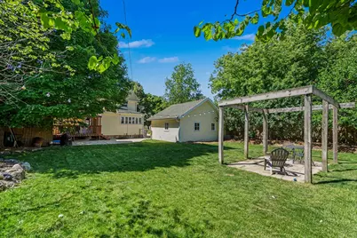 425 E Walnut Street, Hastings, MI 49058 - Photo 9