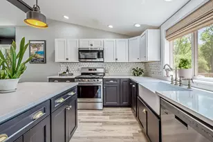 611 W Silver Lake Rd, Fenton, MI 48430 - Photo 13