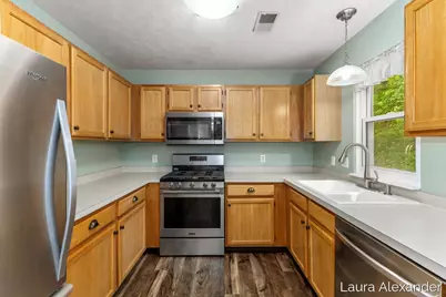 8507 Courtland Drive NE #4, Rockford, MI 49341 - Photo 9