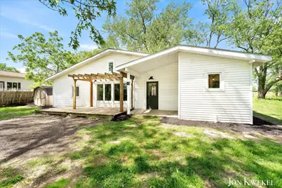 140 N 5th Street NE, Cedar Springs, MI 49319 - Photo 3