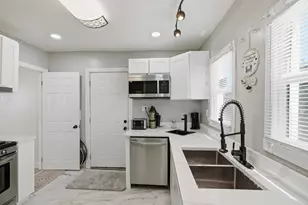 17916 Arlington St, Hamtramck, MI 48212 - Photo 9