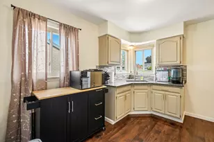15071 Cameron St, Southgate, MI 48195 - Photo 9