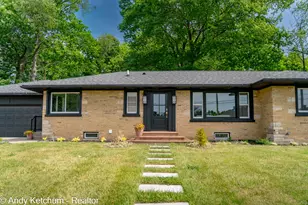 315 W 40th St, Holland, MI 49423 - Photo 1