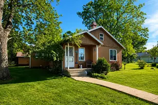 18 E Montgomery St, Hillsdale, MI 49242 - Photo 1