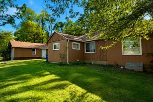 18 E Montgomery St, Hillsdale, MI 49242 - Photo 5