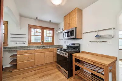 504 N Lewis Street, Ludington, MI 49431 - Photo 5