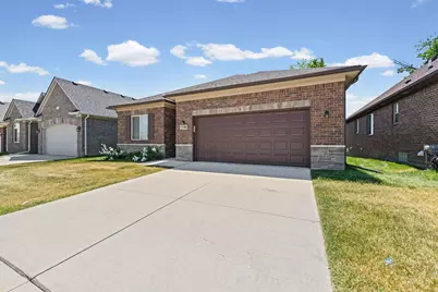 15300 Eton Pointe Drive, Clinton, MI 48035 - Photo 3
