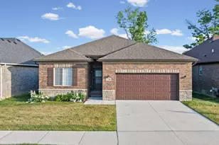 15300 Eton Pointe Dr, Clinton, MI 48035 - Photo 1