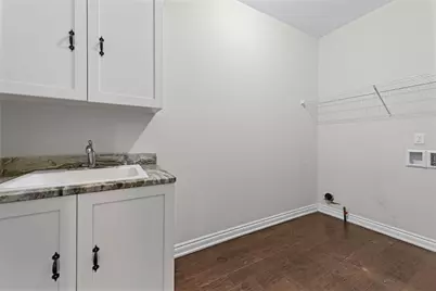15300 Eton Pointe Drive, Clinton, MI 48035 - Photo 11