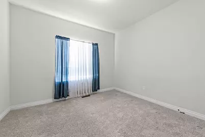 15300 Eton Pointe Drive, Clinton, MI 48035 - Photo 9