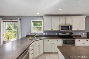 3030 Sunchase Ave, Hudsonville, MI 49426 - Photo 11