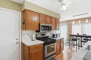 7652 Woodview Dr, Waterford, MI 48327 - Photo 9