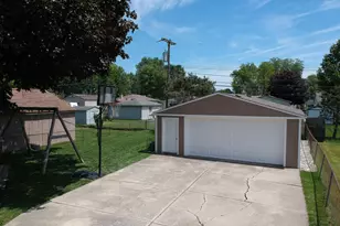 34354 Virgil St, Harrison Township, MI 48045 - Photo 5