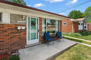 32369 Alvin St, Garden City, MI 48135 - Photo 3