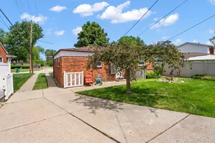 32369 Alvin St, Garden City, MI 48135 - Photo 9