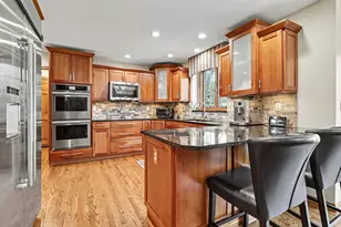 1425 Old Farm Ln, Saint Joseph, MI 49085 - Photo 5
