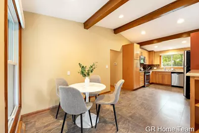 895 Bellewood Drive SE, Grand Rapids, MI 49508 - Photo 13