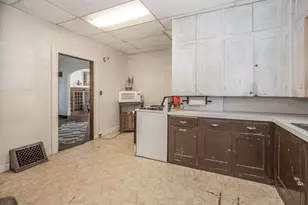 601 N Kalamazoo St, Paw Paw, MI 49079 - Photo 15