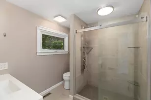 4047 Ledgestone Dr, Waterford, MI 48329 - Photo 9