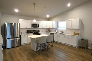 670 Manorwood Cir, Benton Harbor, MI 49022 - Photo 7