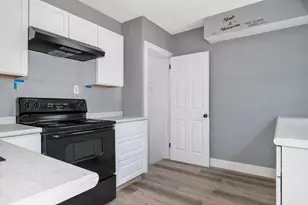 301 Lemyra St SE, Wyoming, MI 49548 - Photo 9