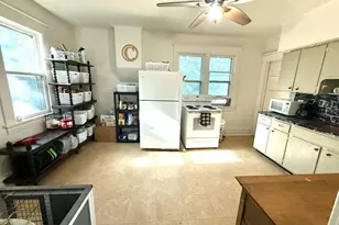226 Monroe St, Allegan, MI 49010 - Photo 21