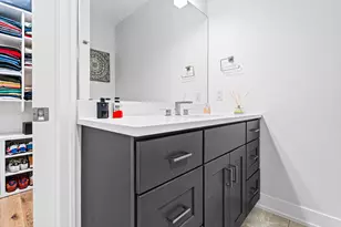 110 Central Ave, Holland, MI 49423 - Photo 17