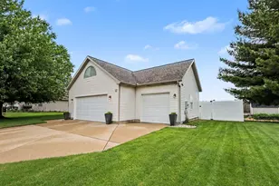 2632 Fairfield Dr, Zeeland, MI 49464 - Photo 3