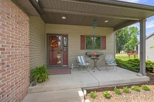 1015 Grosvenor Dr, Greenville, MI 48838 - Photo 7