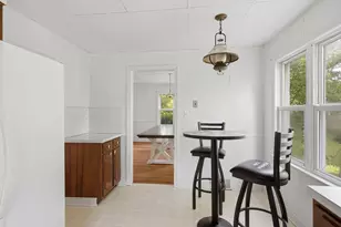 1158 W Reid Rd, Flint, MI 48507 - Photo 9