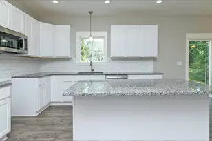 9 Aviara Oaks Pkwy, Jackson, MI 49201 - Photo 11