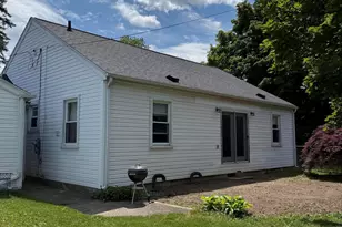 2326 Sunset Ln, Adrian, MI 49221 - Photo 5