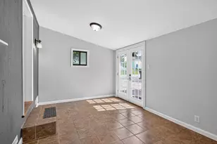 749 Kennedy St, Jackson, MI 49202 - Photo 3