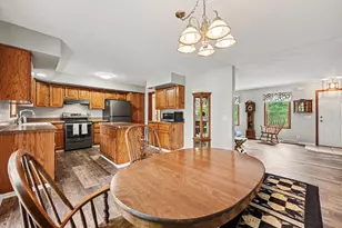 10130 Emerald Ct, Brooklyn, MI 49230 - Photo 9