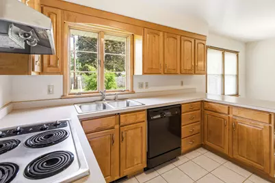 1551 S Windsor Drive, Saint Joseph, MI 49085 - Photo 7