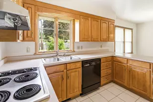 1551 S Windsor Dr, Saint Joseph, MI 49085 - Photo 7