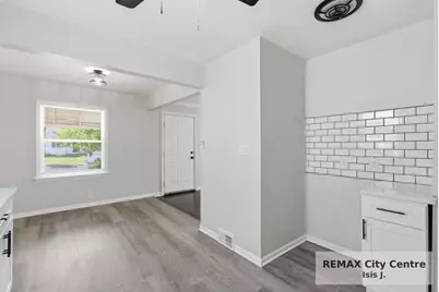 18985 Woodland Street, Harper Woods, MI 48225 - Photo 11