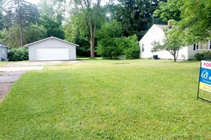 924 Parchmount Ave, Kalamazoo, MI 49004 - Photo 1
