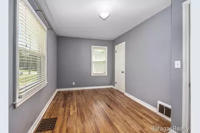 1244 S Dorroll Street NE, Grand Rapids, MI 49505 - Photo 9