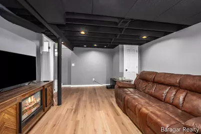 1244 S Dorroll Street NE, Grand Rapids, MI 49505 - Photo 11