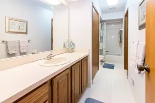 37648 N Laurel Park Dr, Livonia, MI 48152 - Photo 29