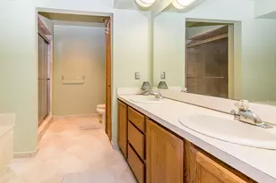 37648 N Laurel Park Dr, Livonia, MI 48152 - Photo 25