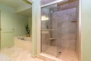 37648 N Laurel Park Dr, Livonia, MI 48152 - Photo 23