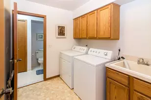 37648 N Laurel Park Dr, Livonia, MI 48152 - Photo 31